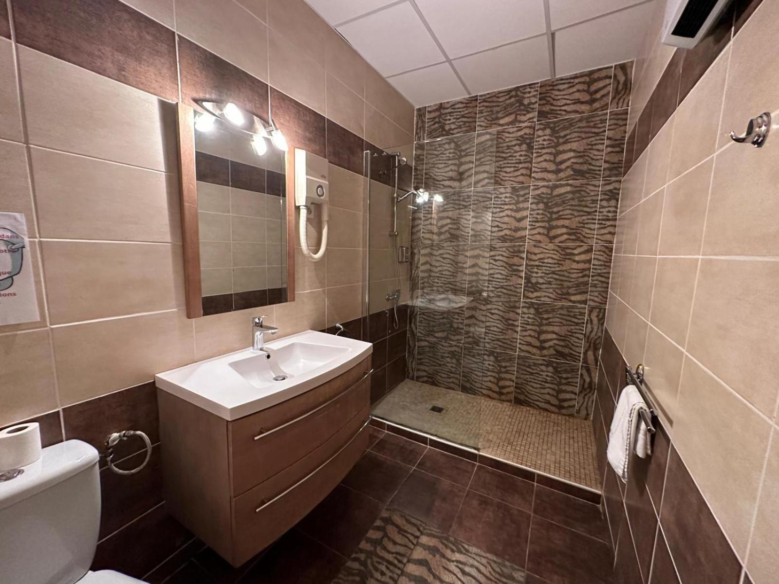 L'Hotel Du Bastier Ginasservis Luaran gambar