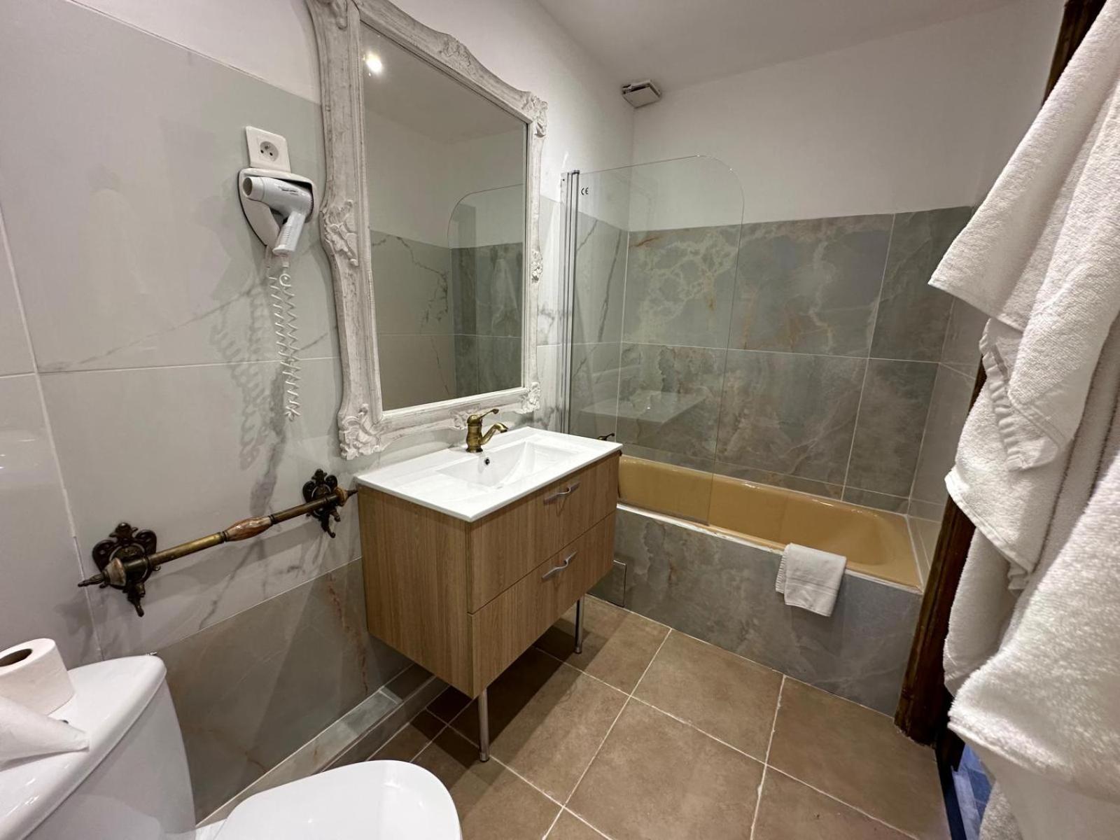 L'Hotel Du Bastier Ginasservis Luaran gambar